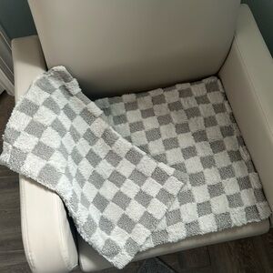 New 2PK  Faux Fur Plush Check Print Pillow Covers.